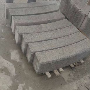 日照芝麻白弧形路牙石