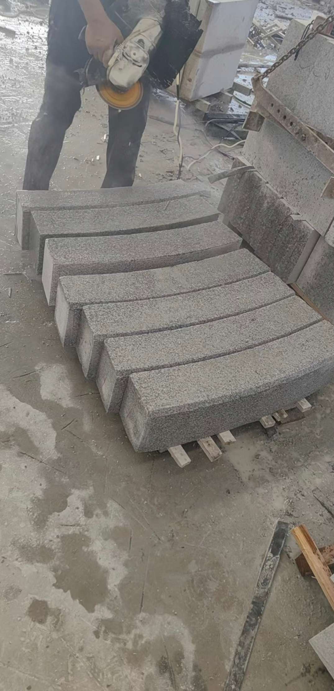 日照芝麻白弧形路牙石